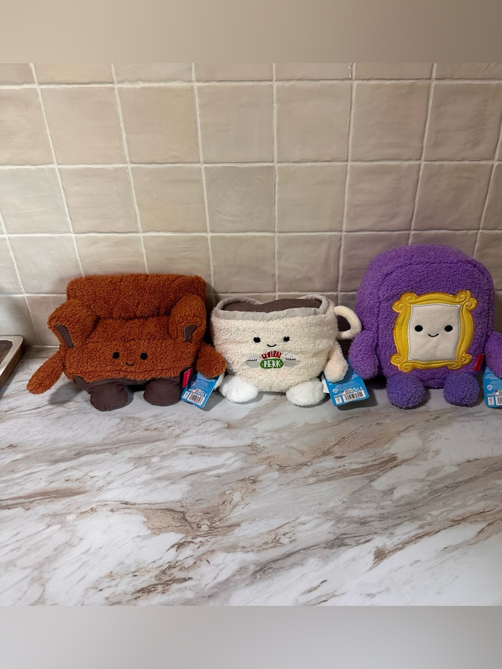 Bum Bumz “Friends” Plush Cup, Peephole, Couch- Set Of 3 NWT